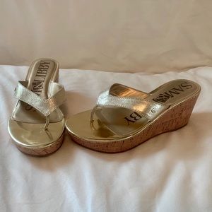Used wedge sandals! Cute!❤️ shiny gold